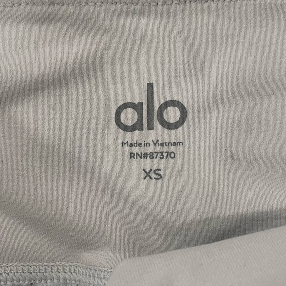 ALO Yoga Light Gray Leggings -preloved - Picture 5 of 6